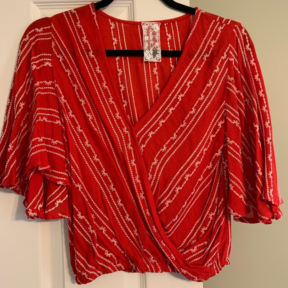 Red cropped textured top